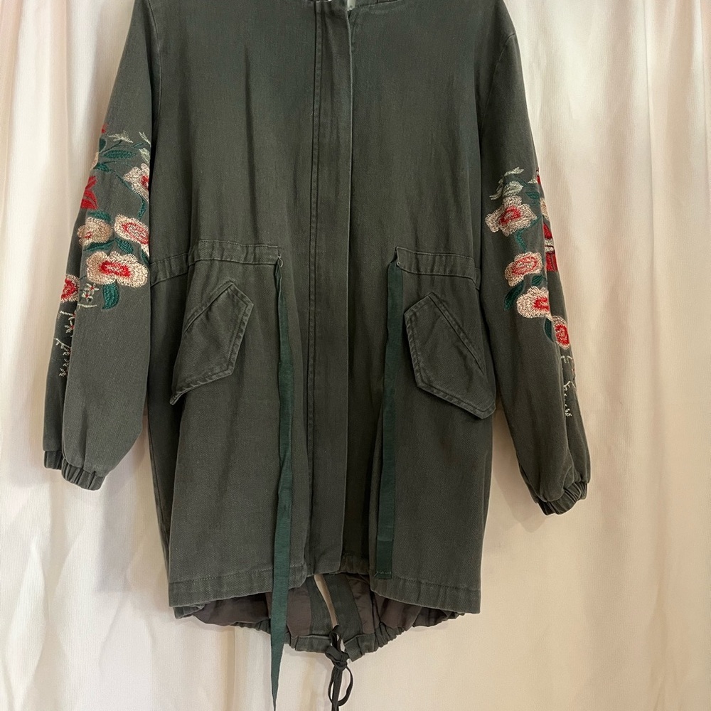 Green Utility Jacket with Floral Embroidery and Drawstring Waist